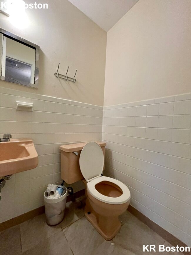 Building Photo - 1139 Commonwealth Ave