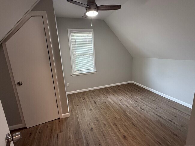 Building Photo - 37 Quintard Ave