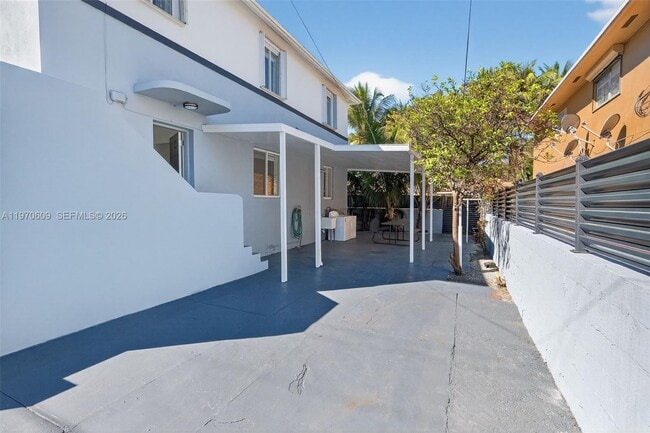 Building Photo - 1801 SW 5th St