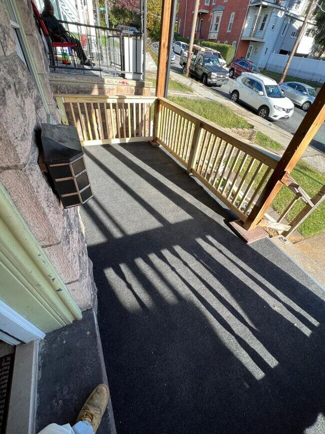 Building Photo - 1339 Good St