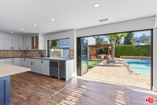 Building Photo - 4744 Haskell Ave