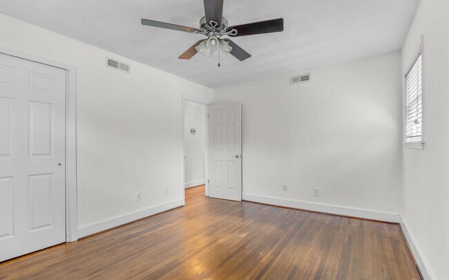 Building Photo - For Rent. 4 Bedrooms