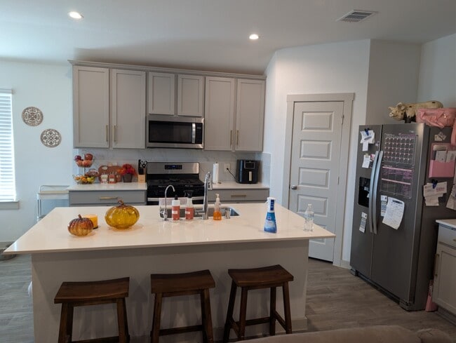 Building Photo - 14914 Cold Water Dr