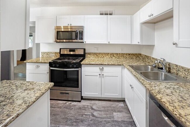 Building Photo - Spacious 4-Bed Tucson Home with Large Primary Suite & Private Covered Patio