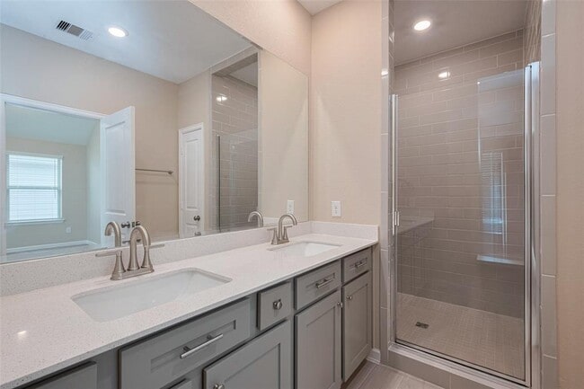 Building Photo - 4046 Balboa Dr