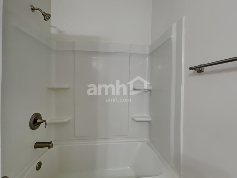 Building Photo - 119 Fairway Crossing Way