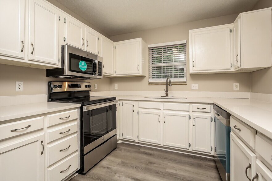 Building Photo - 903 Retriever Pl