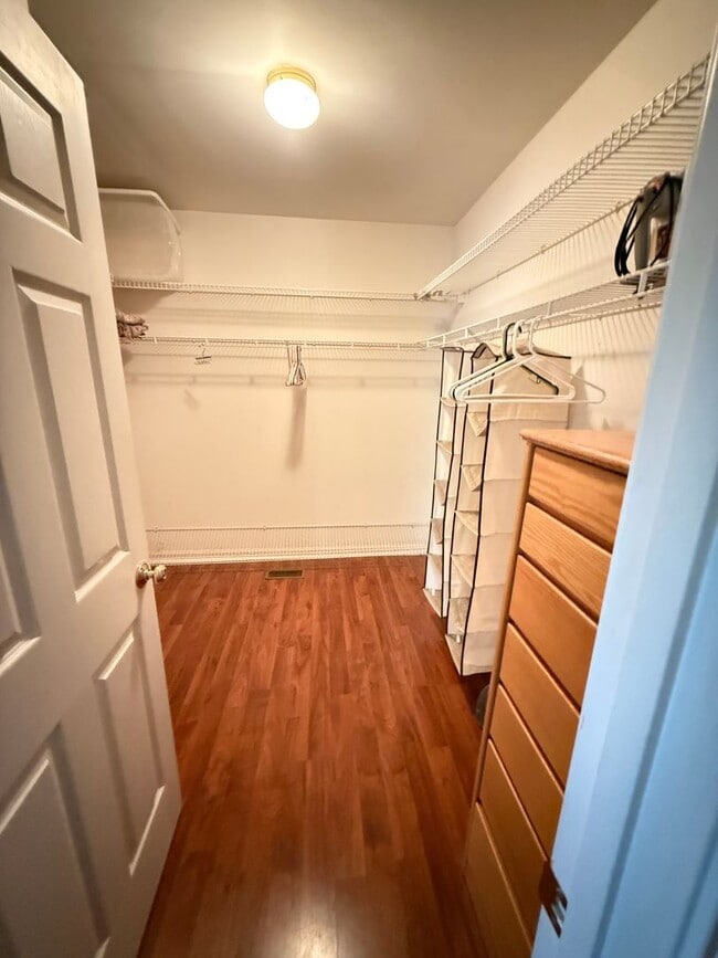 Building Photo - 408 Mitchell Ln