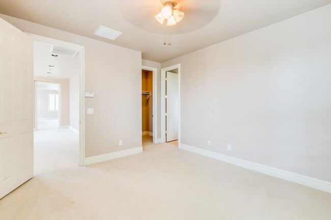 Building Photo - Live The Red Rock Country Club Lifestyle!!