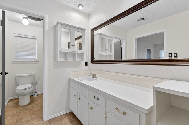 Building Photo - 2821 Metz Dr