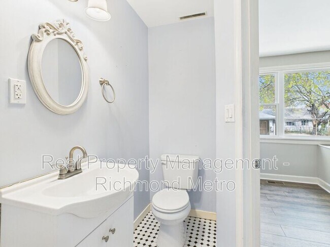 Building Photo - 2306 Kent St