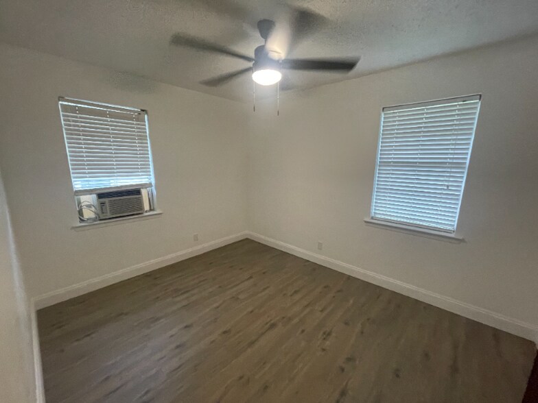 Building Photo - 1610 Dellis St