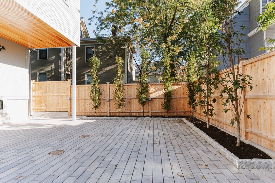 Building Photo - 5 Thurston St