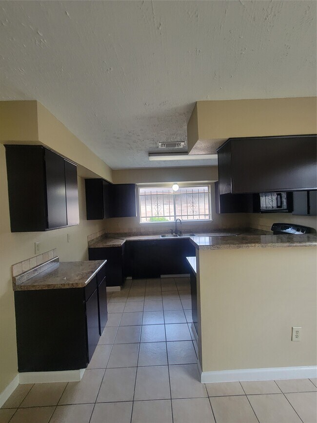 Building Photo - 19330 Cypress Bay Dr