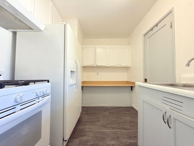 Building Photo - 1007 De Foe St