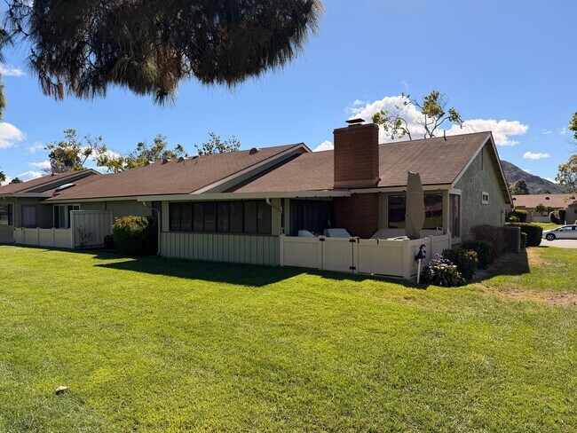 Building Photo - Large home on Golf Course in Leisure Village Senior Community