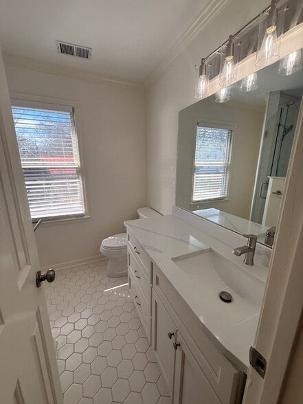 Building Photo - 343 S Church St