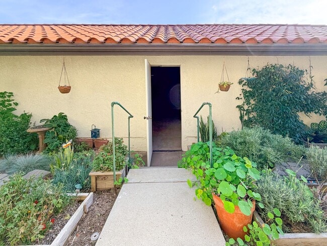 Building Photo - 2262 Martinique Ln