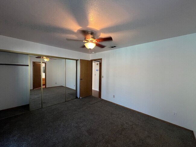 Building Photo - 5070 Jeffreys St