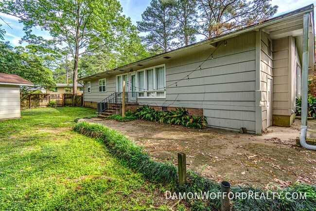 Building Photo - 1827 Parkridge Dr