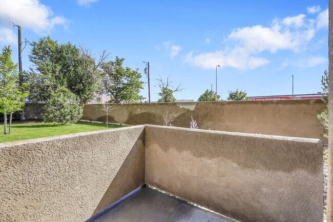 Building Photo - $1,849.00 - 3 Bed, 2.5 Bath Townhome in CO Springs with AC and In Unit Laundry!