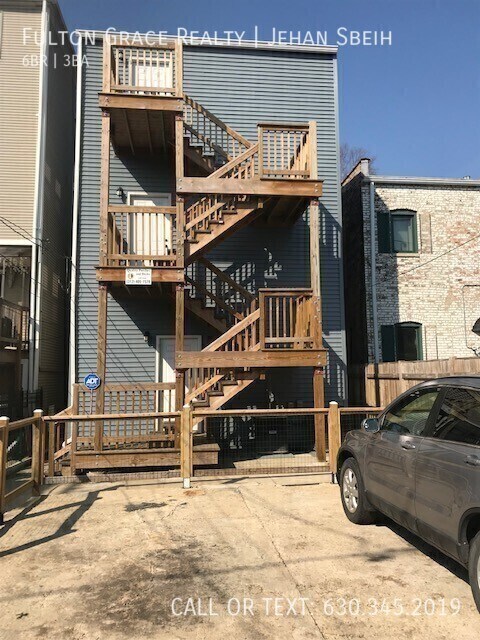 Building Photo - 2733 N Sheffield Ave
