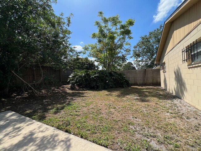 Building Photo - Newly Renovated 3/2 Home ~ Brand New Kitchen ~ Updated Bathrooms ~ Fenced Yard!