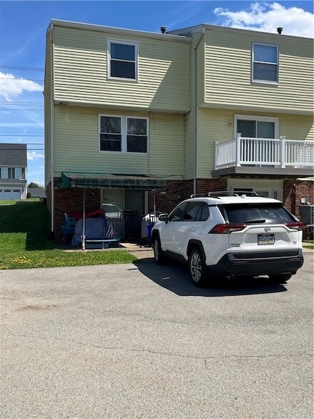 Building Photo - 3000 Ridge Rd