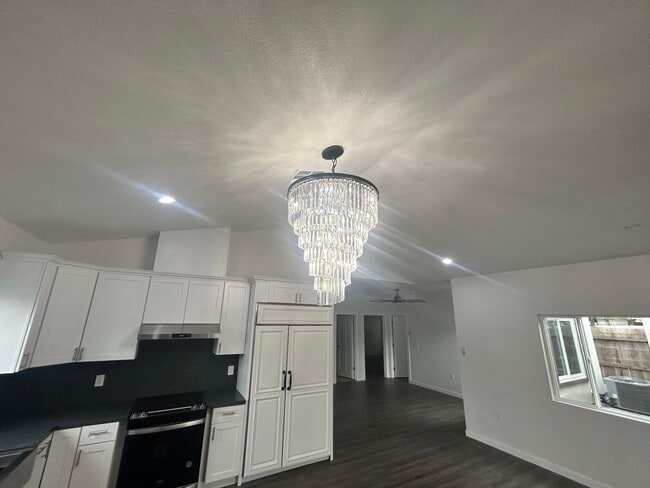 Building Photo - 3 Bedroom 2 Bath Home Modesto Ca