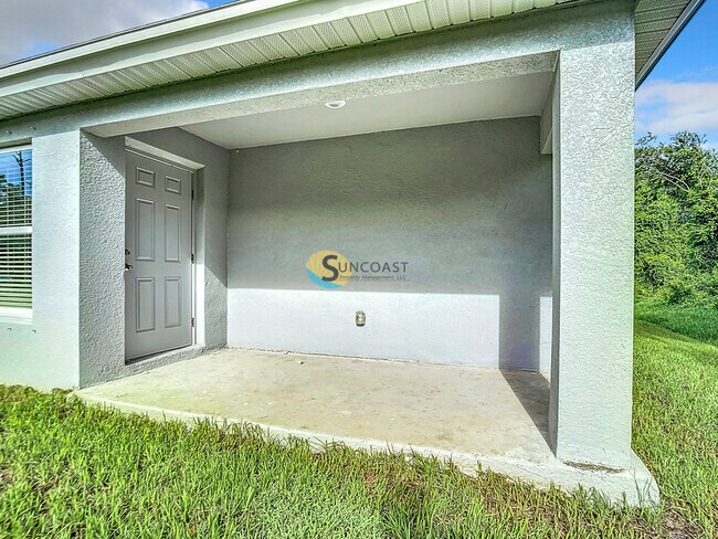 Building Photo - 2044 Hilton St