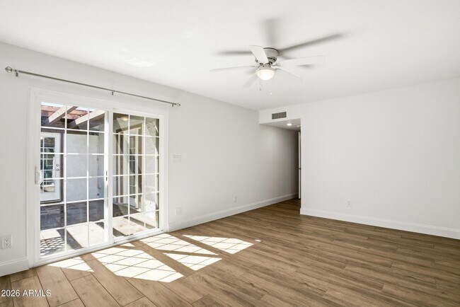 Building Photo - 8756 Via De Ln