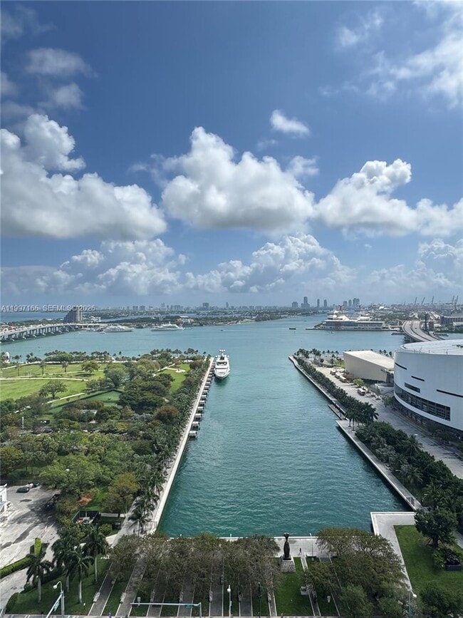 Building Photo - 888 Biscayne Blvd