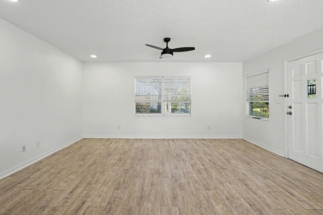 Building Photo - 235 Boulevard Des Pins