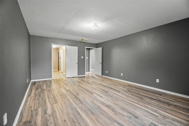 Building Photo - 9331 Carmalee St