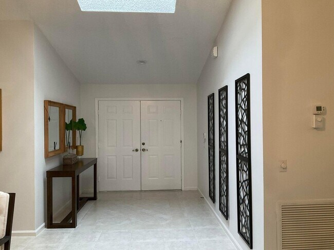 Building Photo - 12402 Dogleg Dr