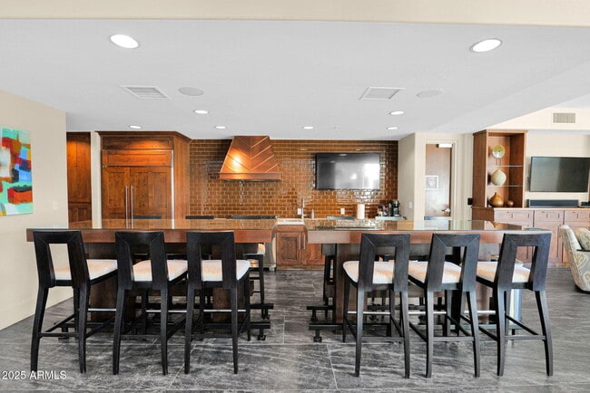 Building Photo - 8 Biltmore Estates Dr