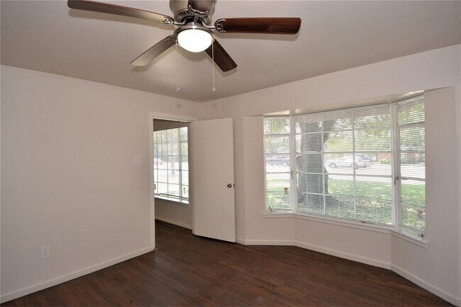 Building Photo - 6839 Walnut Hill Ln