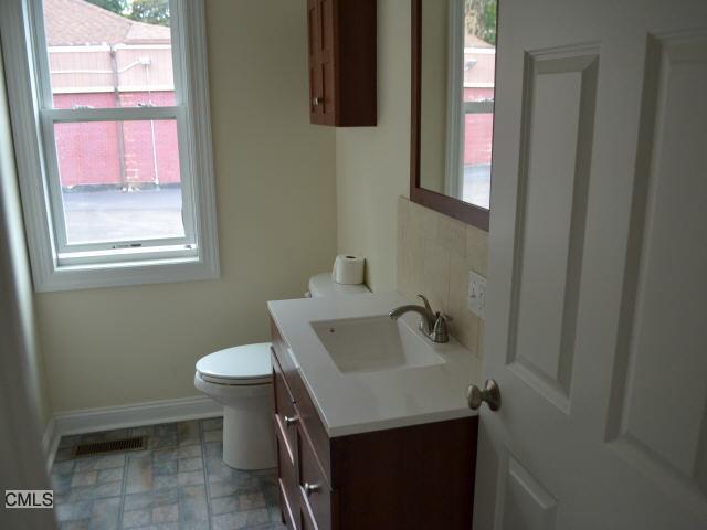 Building Photo - 161 Post Rd