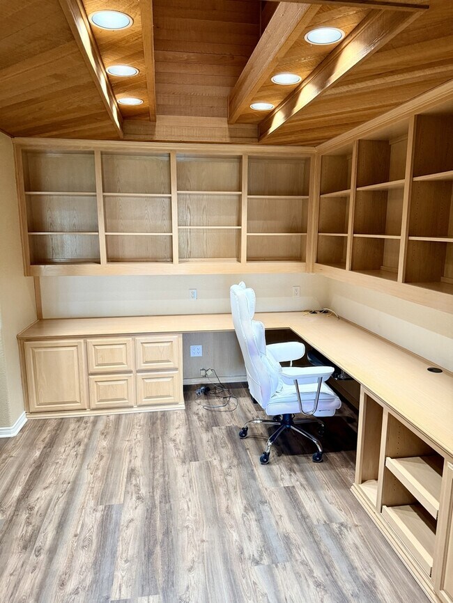 Building Photo - 38441 Oaktree Loop