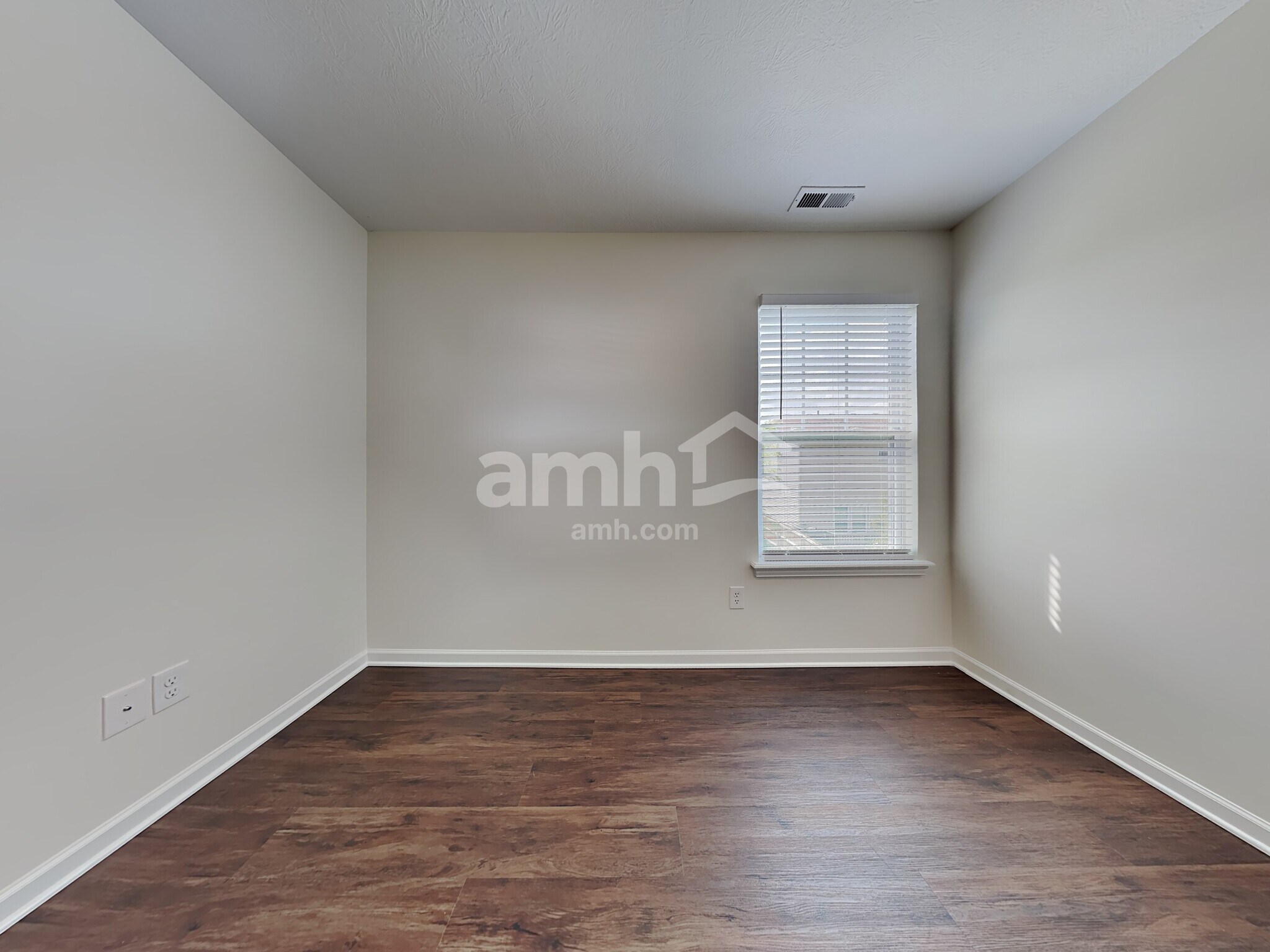 Building Photo - 15469 Destination Dr