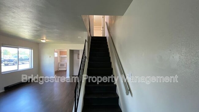 Building Photo - 1299 Sanlor Ave