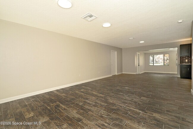 Building Photo - 540 Elliott Dr