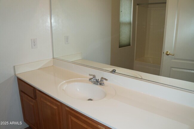 Building Photo - 3643 E Hyatt Ln
