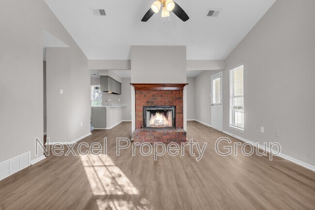 Building Photo - 10212 Oak Leaf Dr