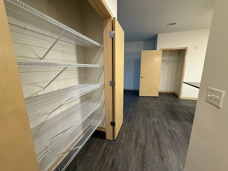 Building Photo - 1121 S Park St