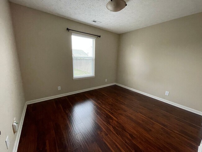 Building Photo - 3 Bedroom Home In Lindberg Village