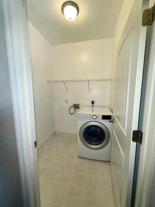Building Photo - 513 New Hanover Trl