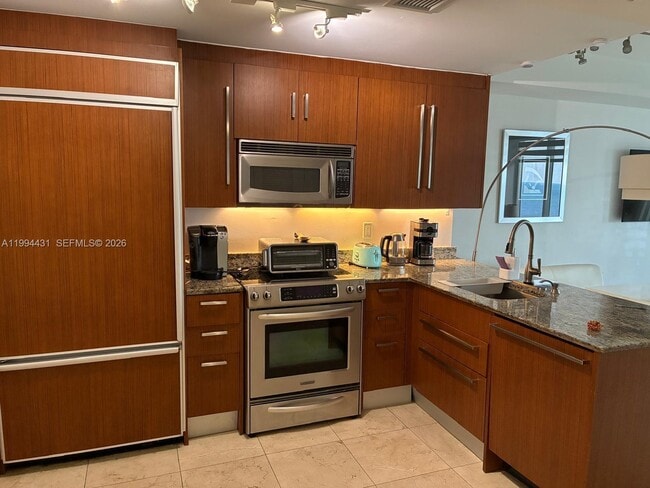 Building Photo - 10275 Collins Ave