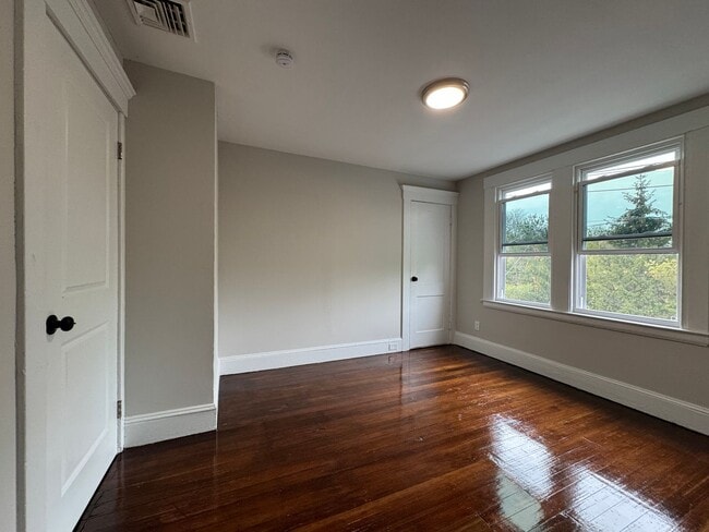 Building Photo - 47-49 Mead St