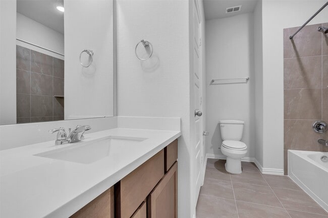 Building Photo - 2215 Villa Bella Ln